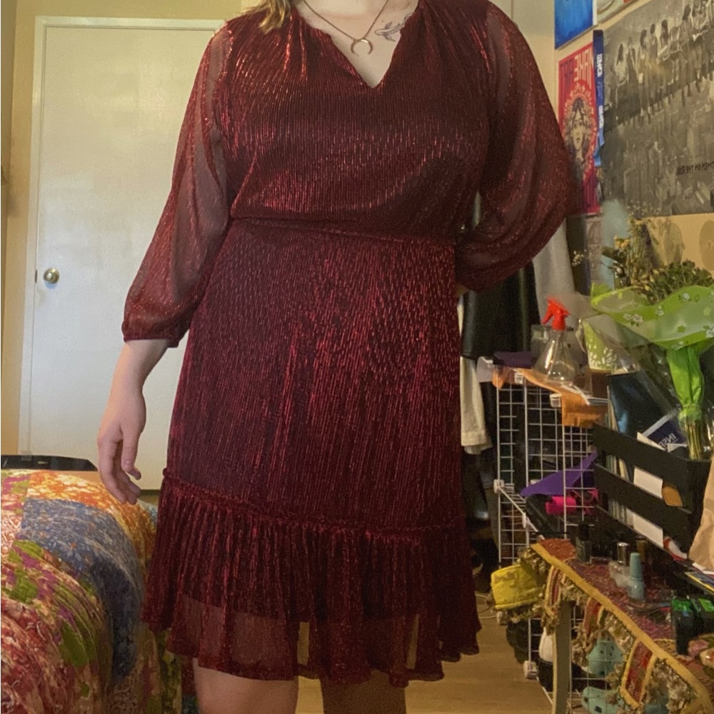 sparkly red long sleeve midi dress! 💟🪩